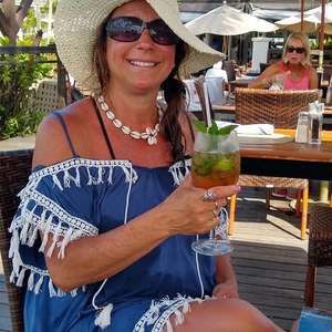 Meet your Posher, Gena